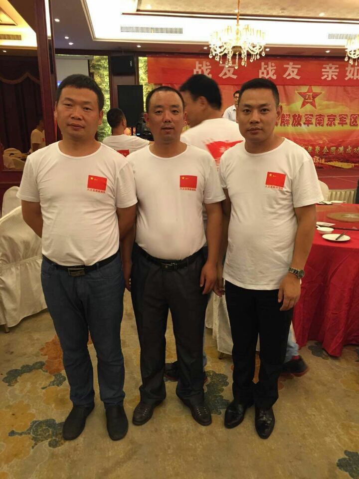 金總與戰(zhàn)友們的聚會(huì)合影 金總與戰(zhàn)友們的聚會(huì)合影