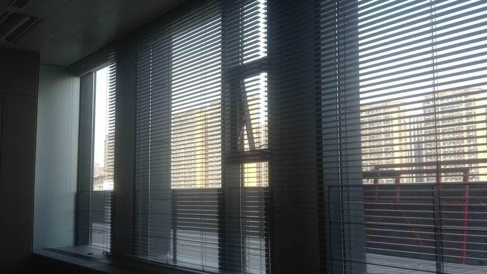 仁恒辦公區(qū)電動百葉窗簾 仁恒辦公區(qū)電動百葉窗簾